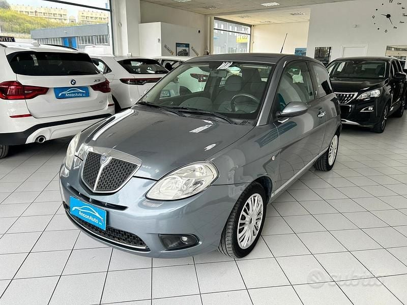Usata Lancia Ypsilon 60 CV (44 kW) 2008 Grigio Utilitaria