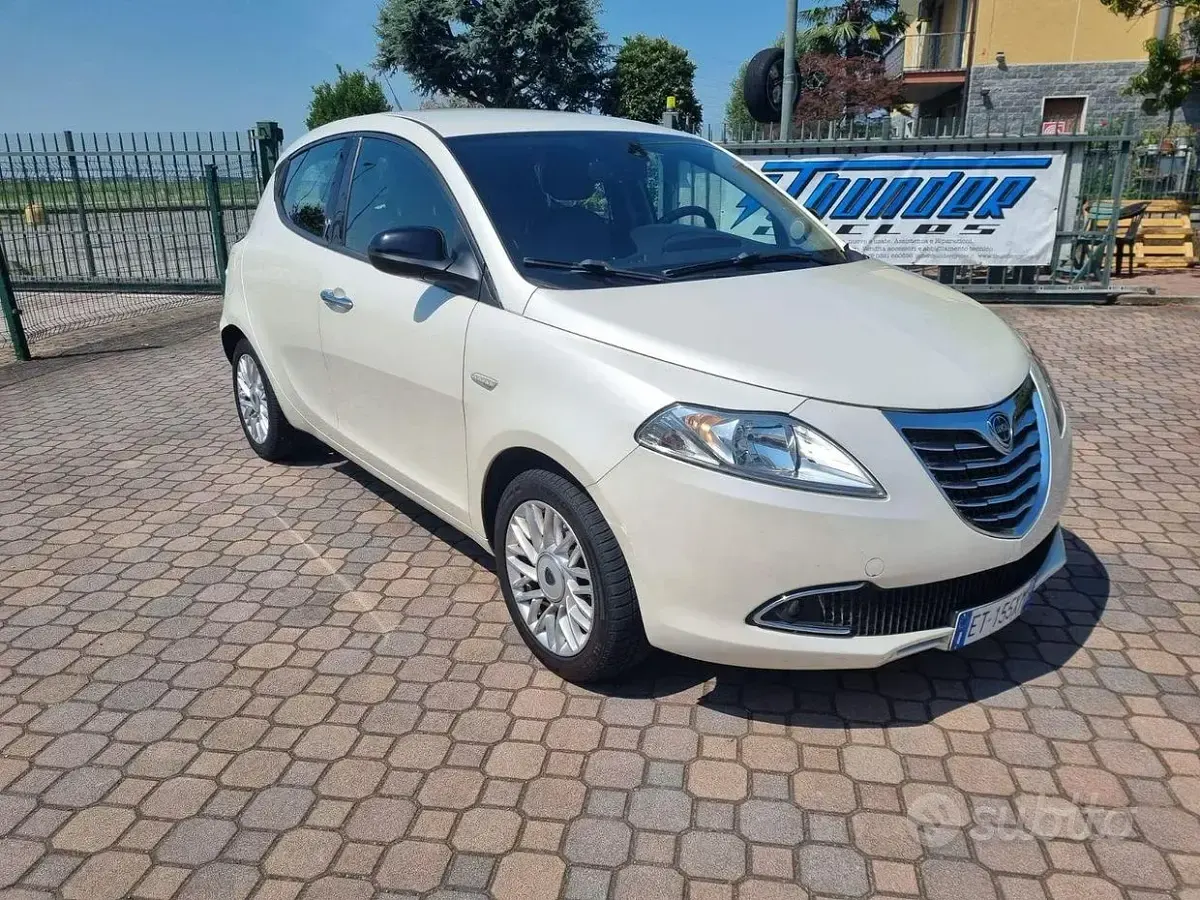 Usata Lancia Ypsilon 95 CV (69 kW) 2013 Utilitaria