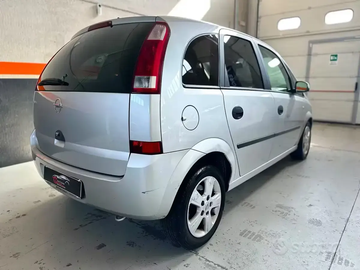 Usata Opel Meriva Cosmo 101 CV (74 kW) 2005 Grigio Monovolume