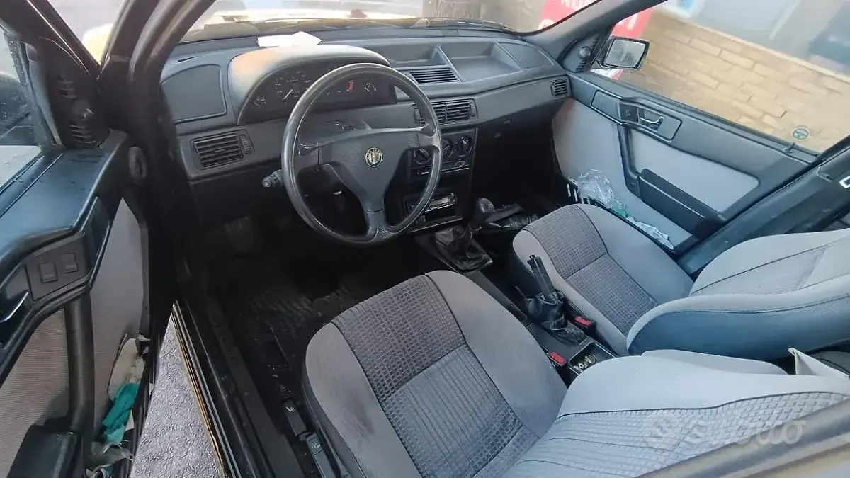 Usata Alfa Romeo 155 116 CV (85 kW) 1993 Bluazzurro Berlina