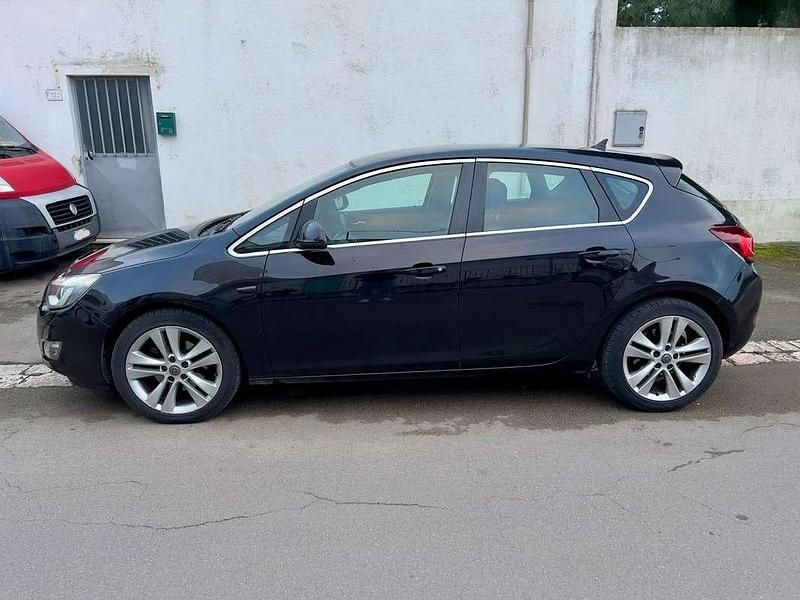 Usata Opel Astra Cosmo 110 CV (80 kW) 2010 Berlina