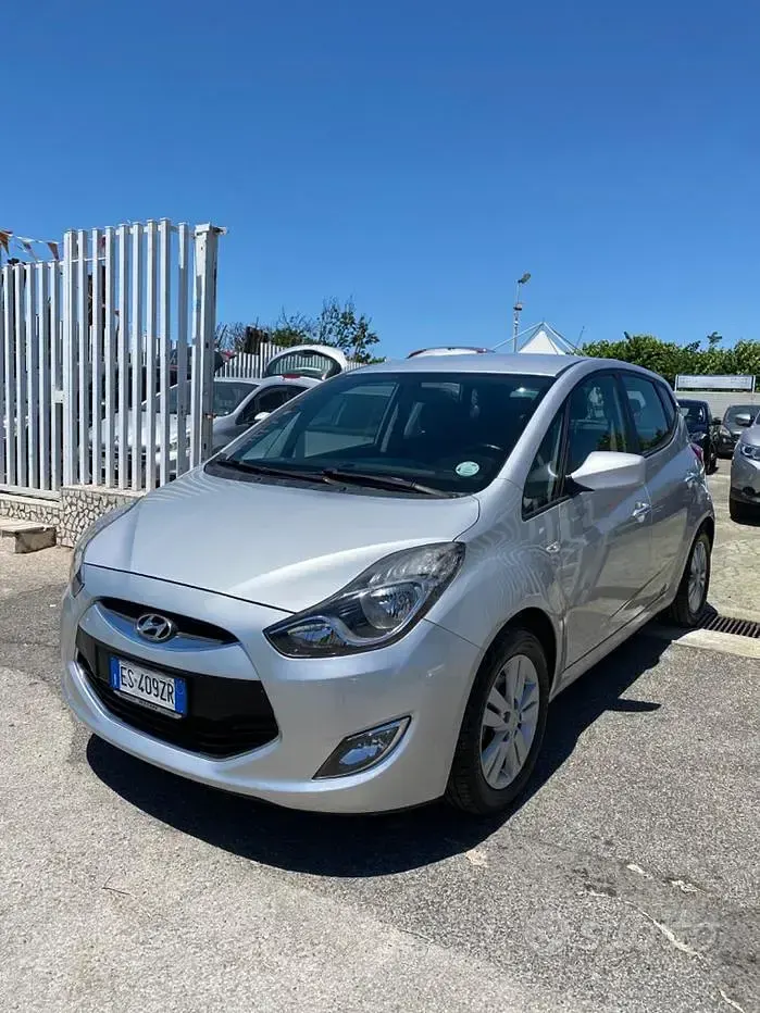 Usata Hyundai ix20 Comfort 90 CV (66 kW) 2013 Grigio Utilitaria