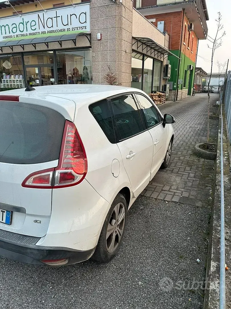 Usata Renault Scenic E-Tech 110 CV (80 kW) 2011 Bianco Monovolume