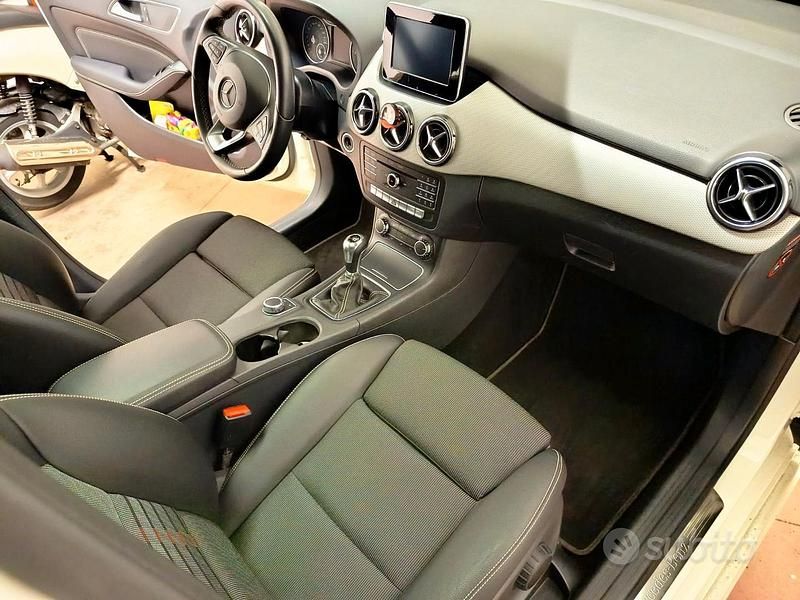 Usata Mercedes B180 109 CV (80 kW) 2018 Monovolume