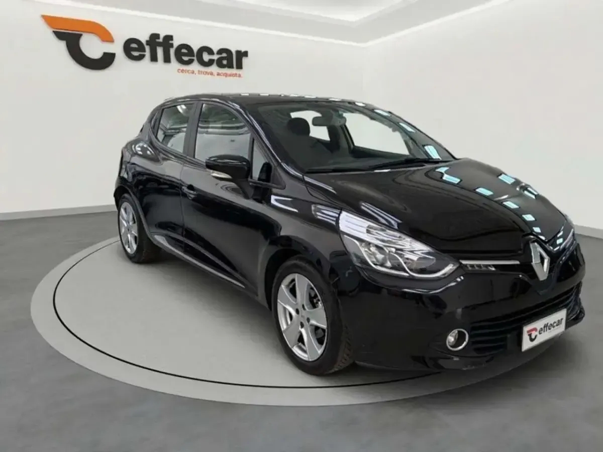 Käytetty Renault Clio IV 75 HP (55 kW) 2012 Musta Sedan