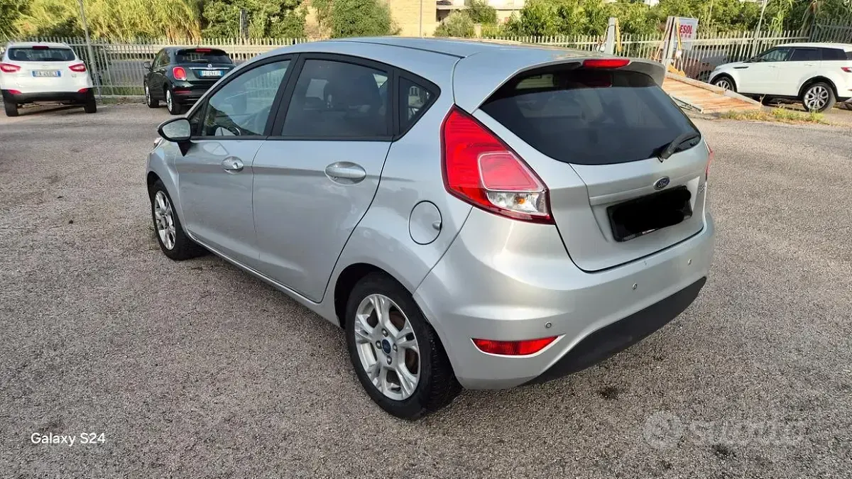 Usata Ford Fiesta Titanium 95 CV (69 kW) 2014 Grigio Utilitaria