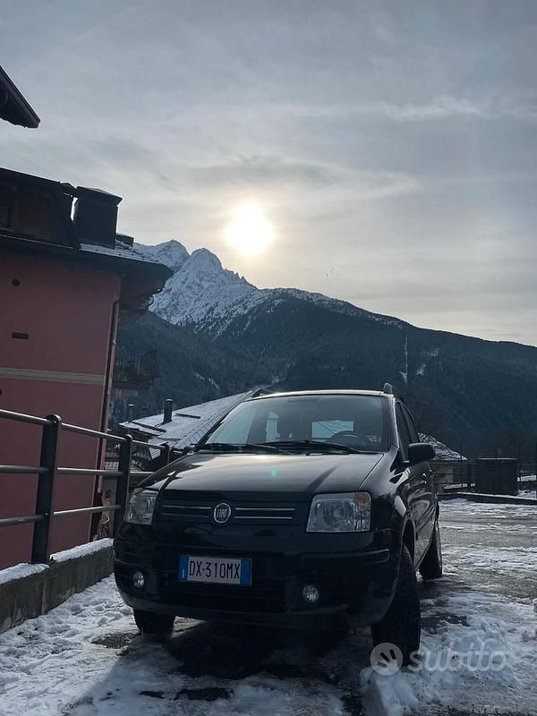 Nero Usata 2009 Fiat Panda Dynamic Utilitaria | 4500 € (Buon prezzo) - Immagine 1/4