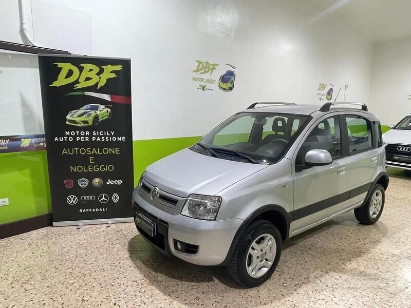 Usata Fiat Panda 4x4 Climbing 75 CV (55 kW) 2011 Grigio Utilitaria