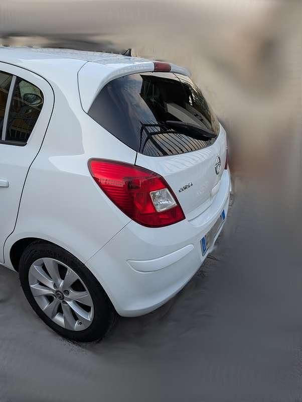Usata Opel Corsa Edition 75 CV (55 kW) 2014 Bianco Berlina