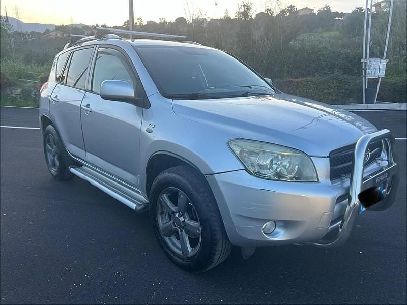 Usata Toyota RAV4 Luxury 136 CV (100 kW) 2007 Argento SUV
