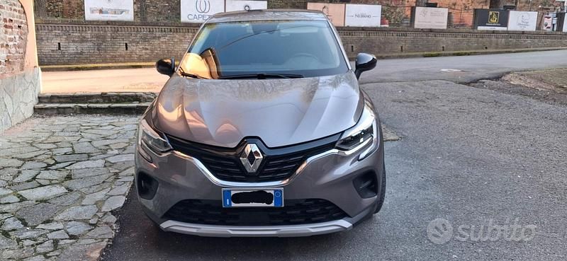 Usata Renault Captur 101 CV (74 kW) 2023 Grigio SUV