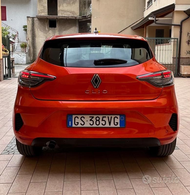 Usata Renault Clio V Evolution 66 CV (48 kW) 2024 Arancione Berlina