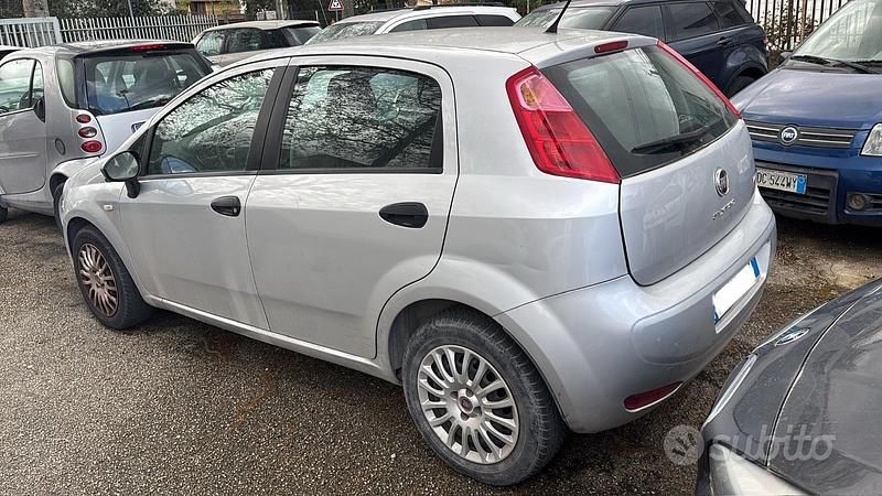 Usata Fiat Punto Lounge 85 CV (62 kW) 2015 Grigio Utilitaria