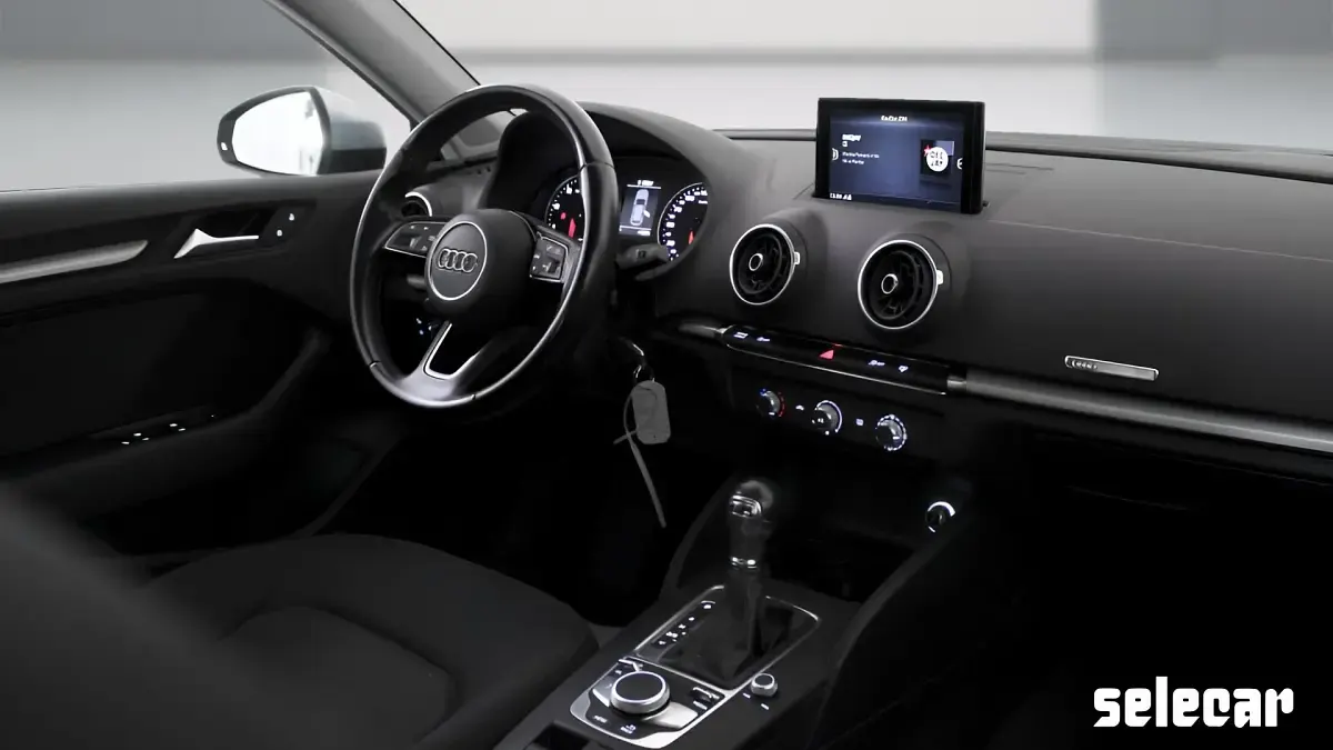 Usata Audi A3 Business 110 CV (80 kW) 2017 N2s argento metallizzato Berlina