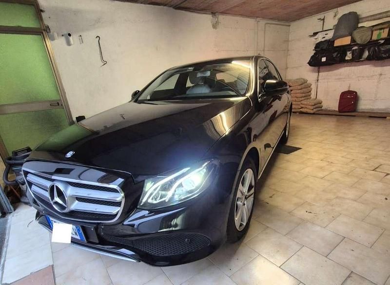 Usata Mercedes E220 Business 194 CV (142 kW) 2016 Nero Berlina