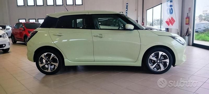 Nuova Suzuki Swift 83 CV (61 kW) 2025 Verde Berlina