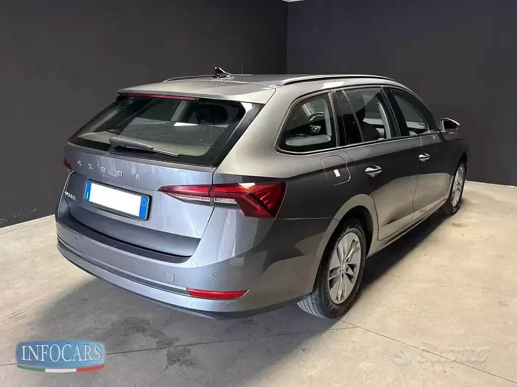 Usata Skoda Octavia Ambition 116 CV (85 kW) 2023 Grigio metallizzato Station wagon