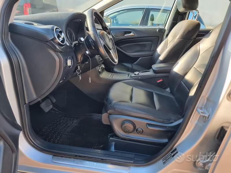 Usata Mercedes B180 Executive 108 CV (79 kW) 2013 Grigio Monovolume