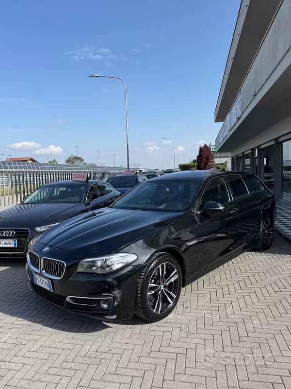 Usata BMW 520 Luxury Line 190 CV (139 kW) 2015 Nero Berlina