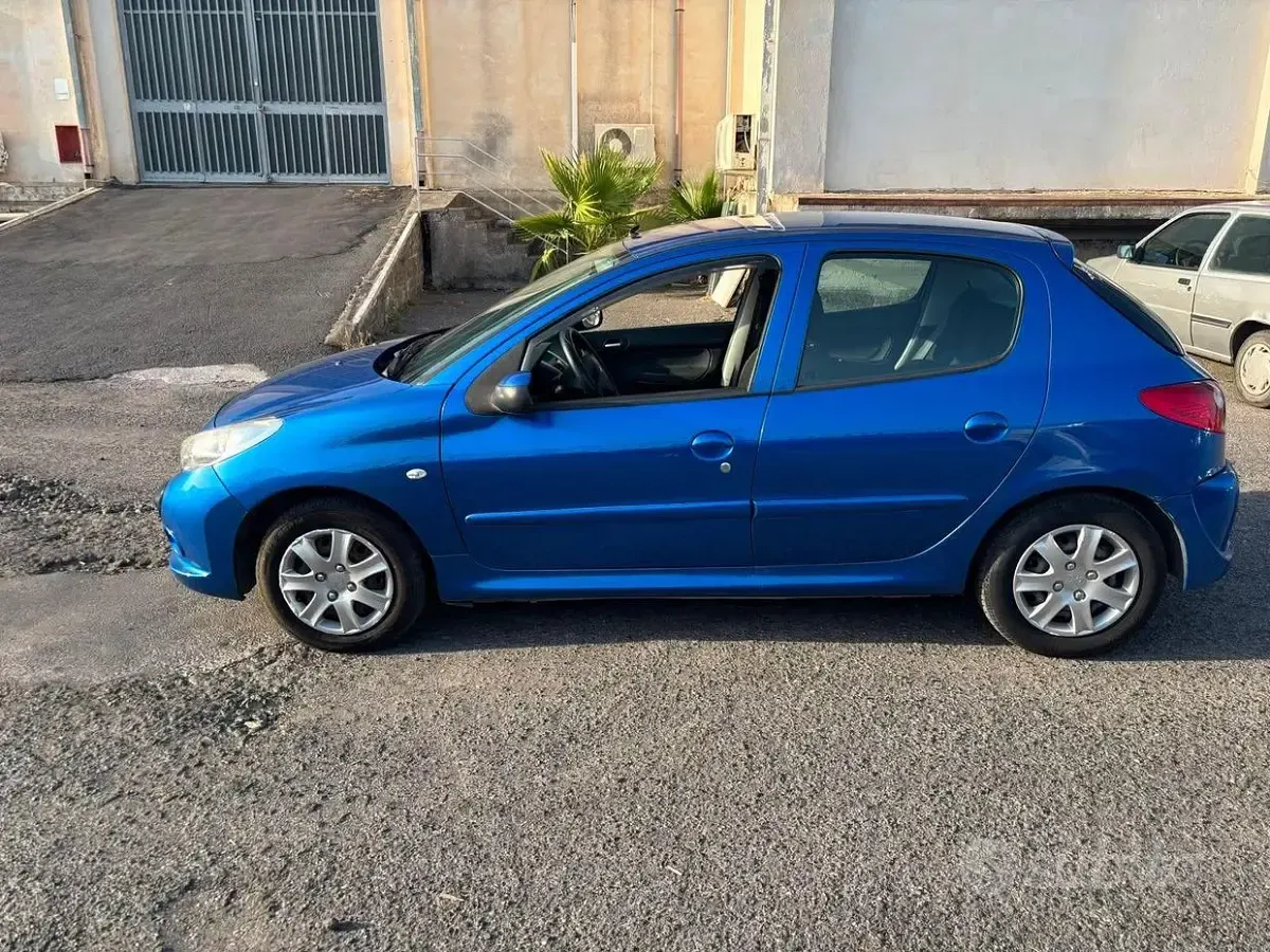 Usata Peugeot 206+ 68 CV (50 kW) 2010 Bluazzurro Utilitaria