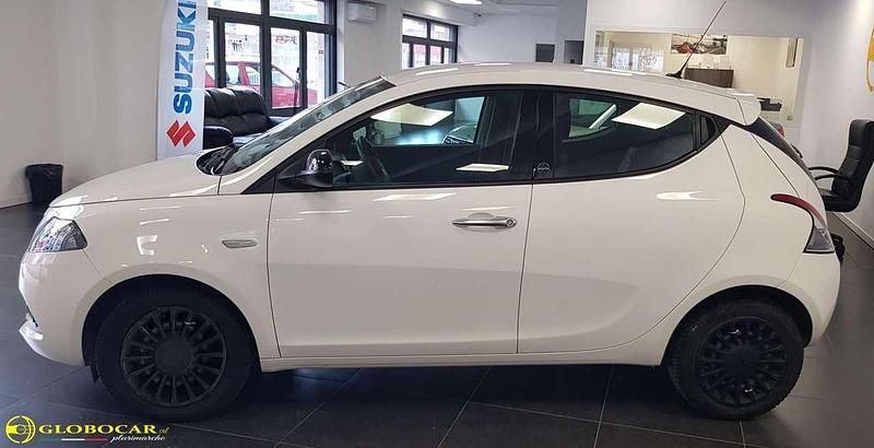 Gebraucht Lancia Ypsilon Silver 69 PS (50 kW) 2021 Weiß Kleinwagen