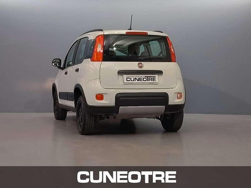 Usata Fiat Panda 4x4 S 84 CV (61 kW) 2020 Bianco Utilitaria
