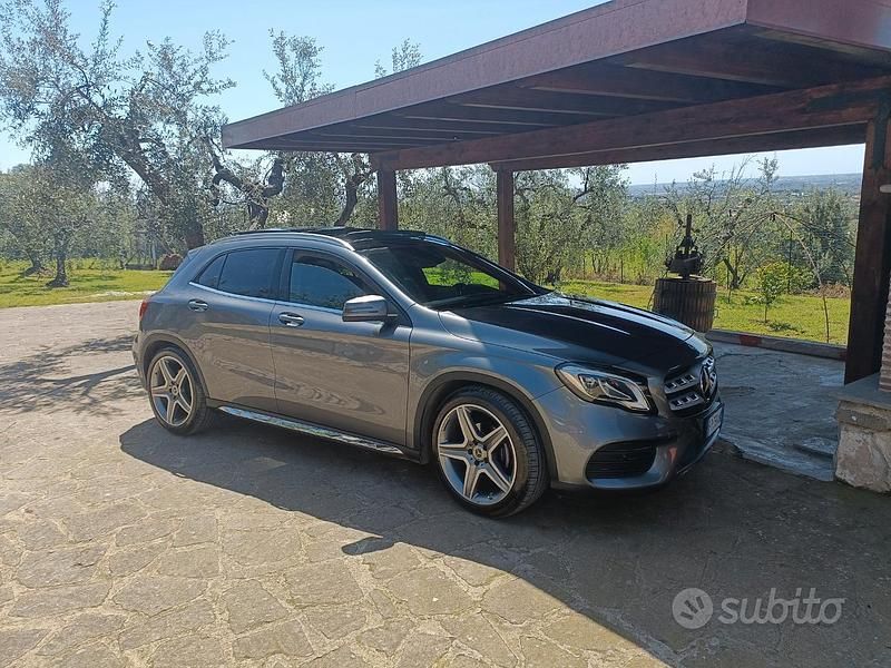 Grigio Usata 2018 Mercedes GLA200 Premium SUV | 19.000 € (Super prezzo) - Immagine 1/4
