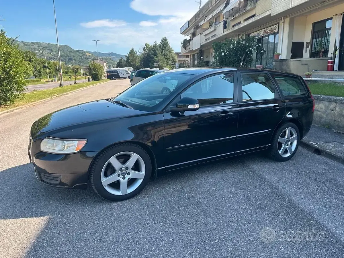Usata Volvo V50 R-Design 115 CV (84 kW) 2010 Nero Station wagon