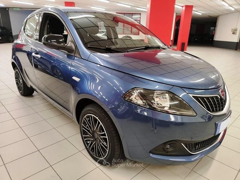 Usata Lancia Ypsilon Gold 69 CV (50 kW) 2022 Blu Utilitaria