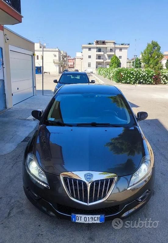 Usata Lancia Delta 120 CV (88 kW) 2009 Grigio Utilitaria