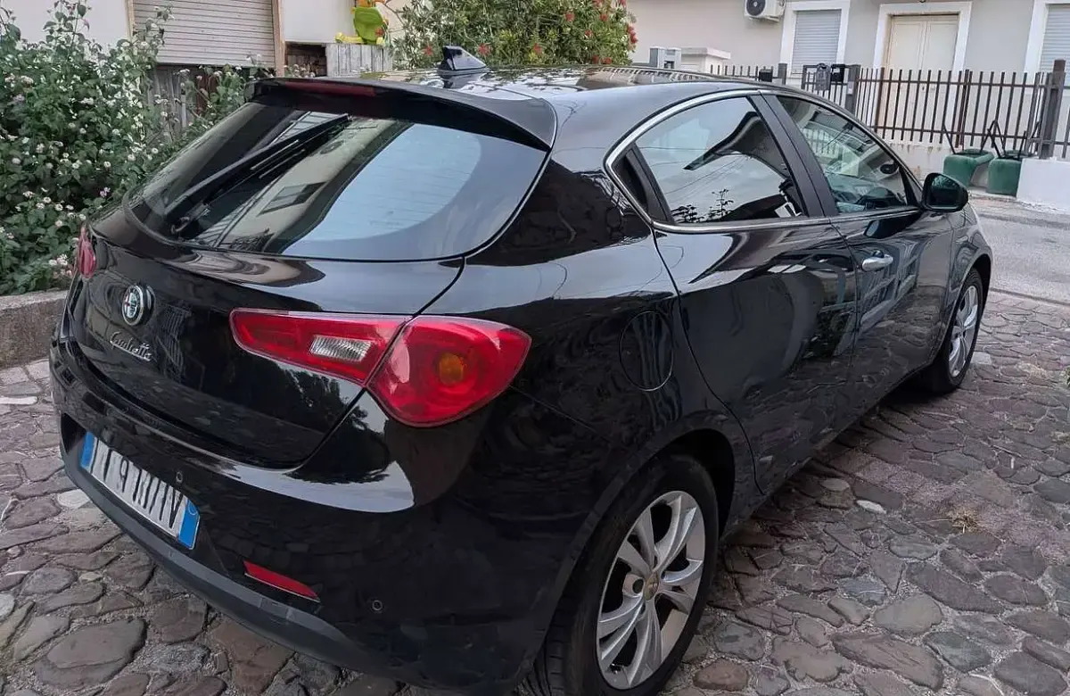 Usata Alfa Romeo Giulietta Distinctive 105 CV (77 kW) 2012 Nero Utilitaria