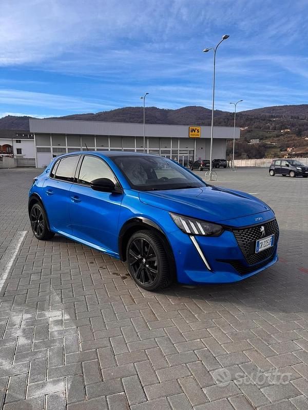 Blu Usata 2023 Peugeot 208 GT Due volumi | 24.000 € - Immagine 1/4