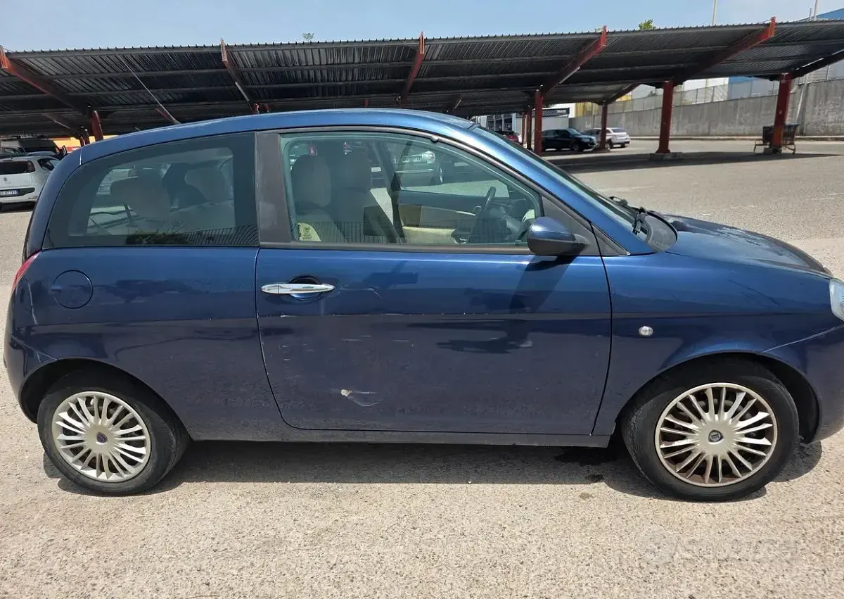 Usata Lancia Ypsilon 69 CV (50 kW) 2003 Nero Utilitaria