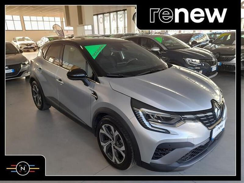 Usata Renault Captur RS Line 145 CV (106 kW) 2022 Grigio chiaro SUV