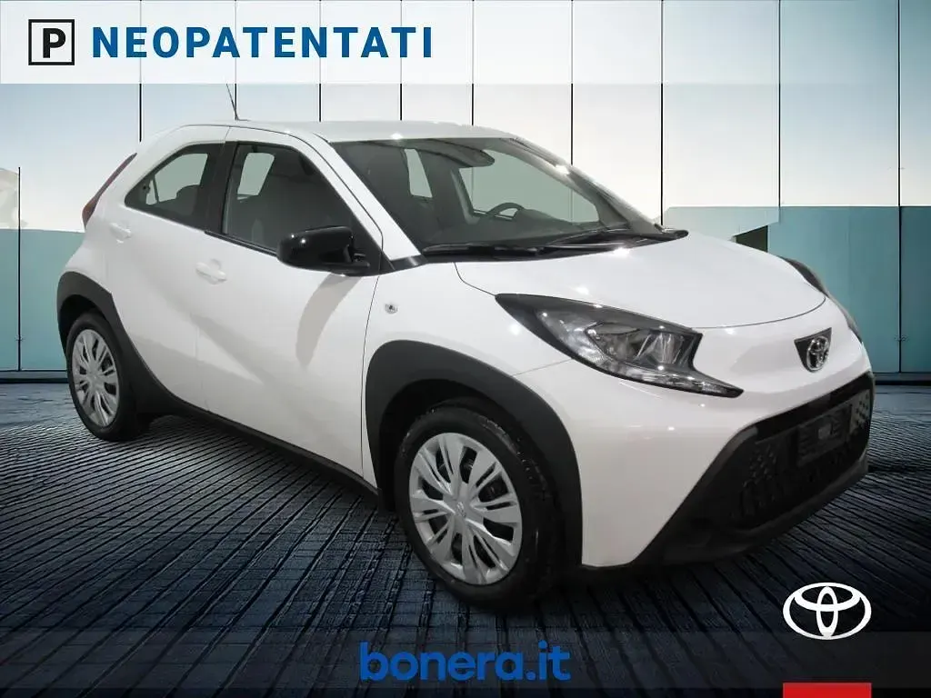 Nuova Toyota Aygo X Active 72 CV (52 kW) 2025 Super white SUV