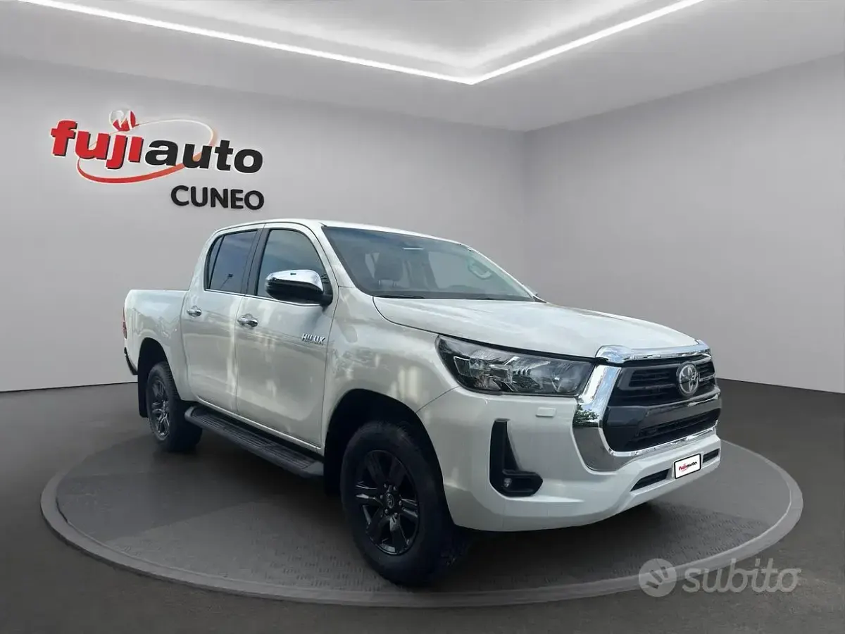 Nuova Toyota HiLux Lounge 204 CV (150 kW) 2026 Bianco Pick-up