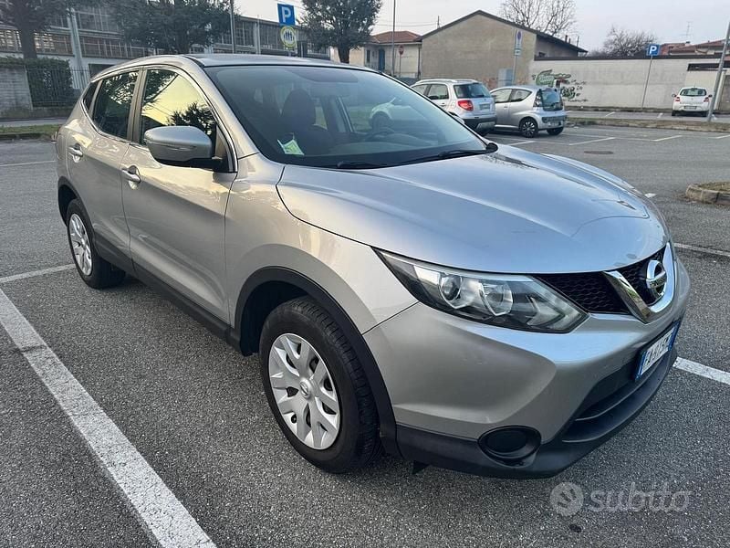 Usata Nissan Qashqai Visia 116 CV (85 kW) 2015 Grigio SUV