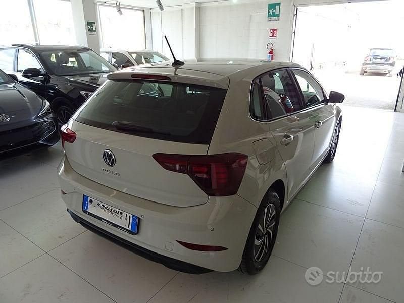 Usata VW Polo Life 95 CV (69 kW) 2023 Beige Utilitaria