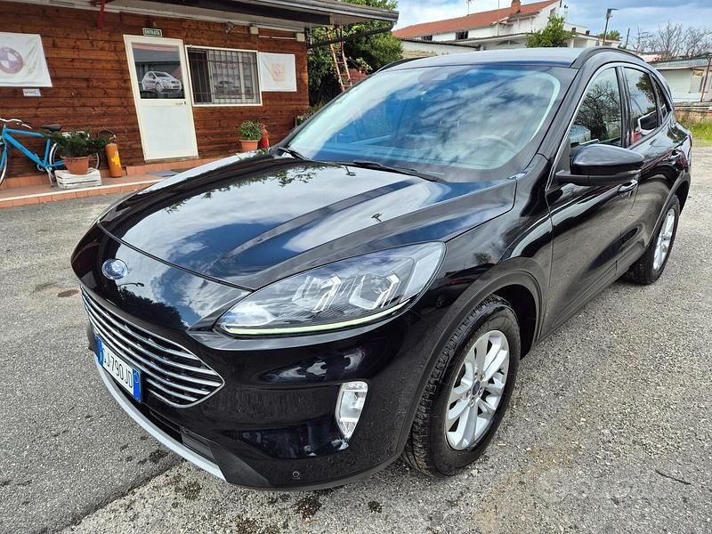 Usata Ford Kuga Titanium 120 CV (88 kW) 2022 Nero SUV