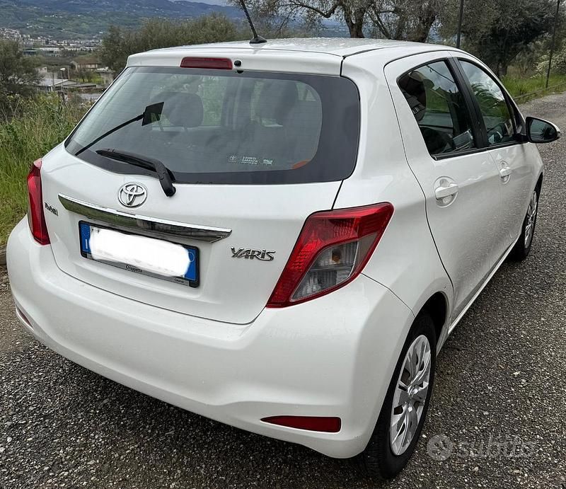 Usata Toyota Yaris Lounge 2012 Bianco Utilitaria
