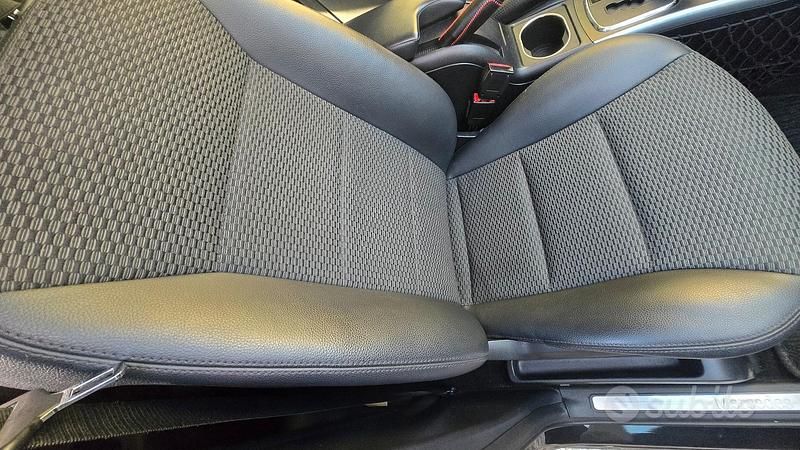 Usata Mercedes B200 Premium 140 CV (102 kW) 2011 Nero Monovolume