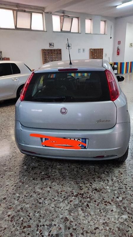 Usata Fiat Grande Punto 65 CV (47 kW) 2009 Grigio Utilitaria