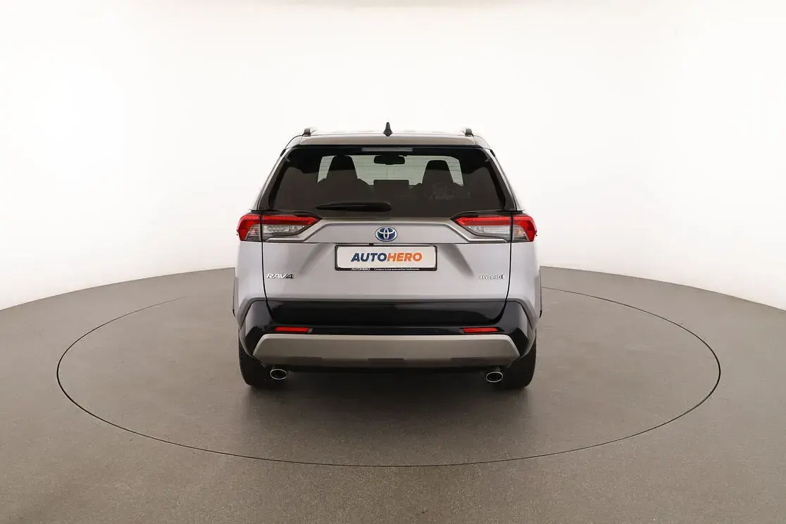 Usata Toyota RAV4 Hybrid Style 218 CV (160 kW) 2023 Argento SUV