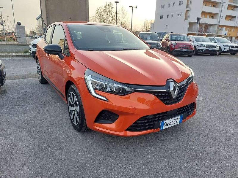 Usata Renault Clio V SE 65 CV (47 kW) 2023 Arancione Berlina