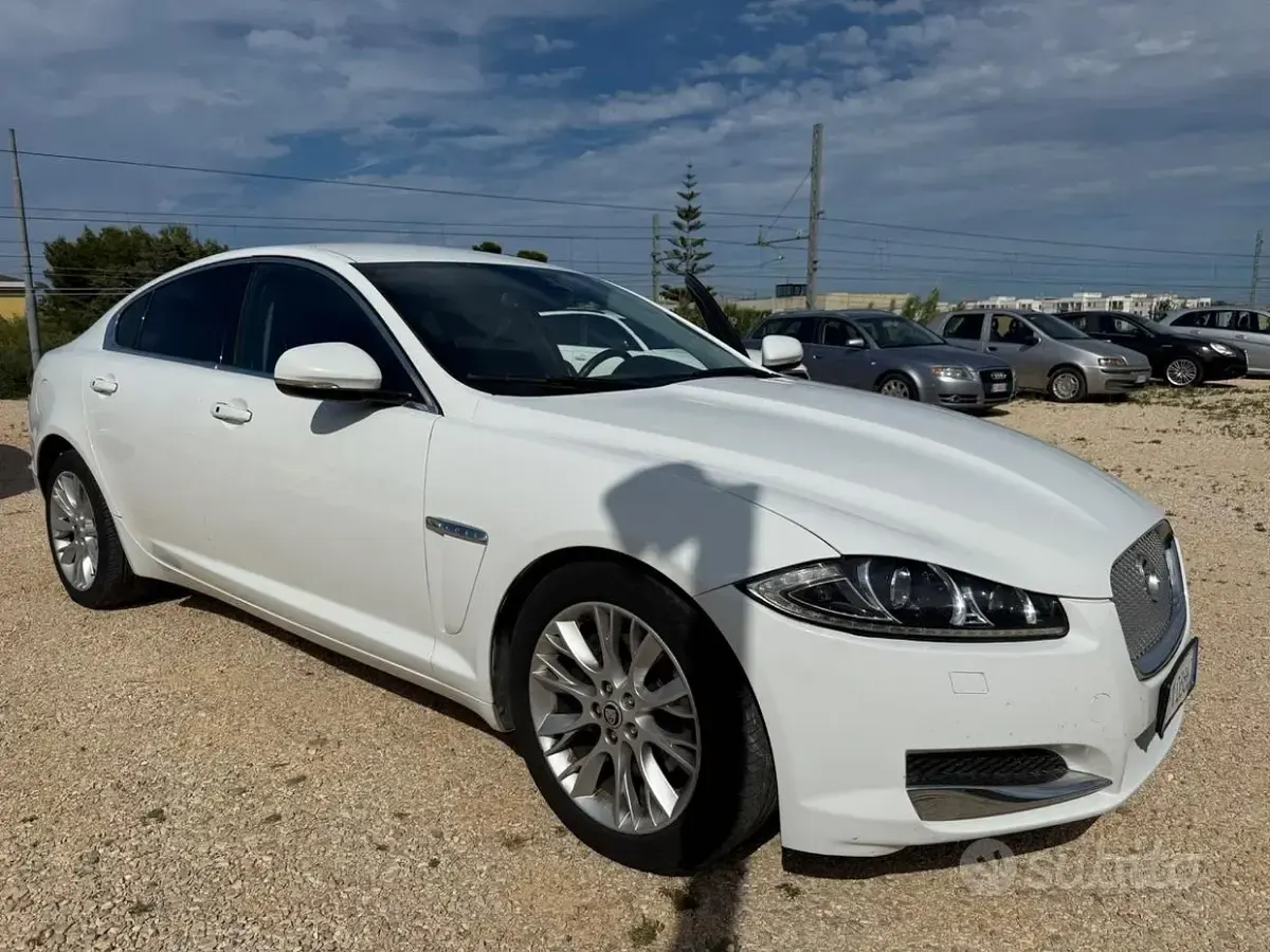 Usata Jaguar XF 190 CV (139 kW) 2012 Bianco Berlina