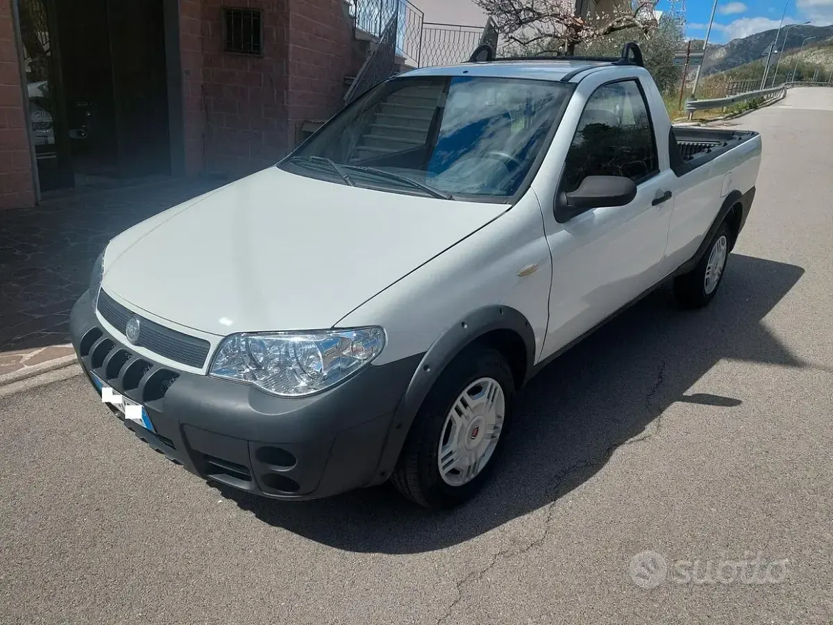 Usata Fiat Strada 85 CV (62 kW) 2007 Bianco Pick-up