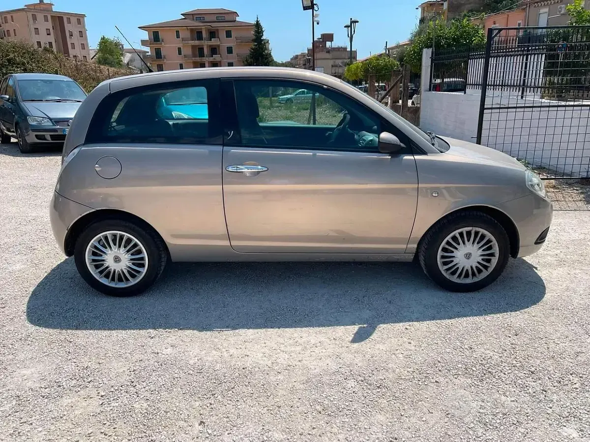 Usata Lancia Ypsilon 60 CV (44 kW) 2008 Grigio Utilitaria