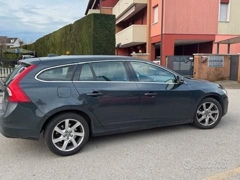 Usata Volvo V60 136 CV (100 kW) 2013 Grigio Station wagon