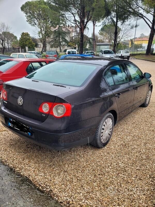 Usata VW Passat 105 CV (77 kW) 2006 Marrone Berlina