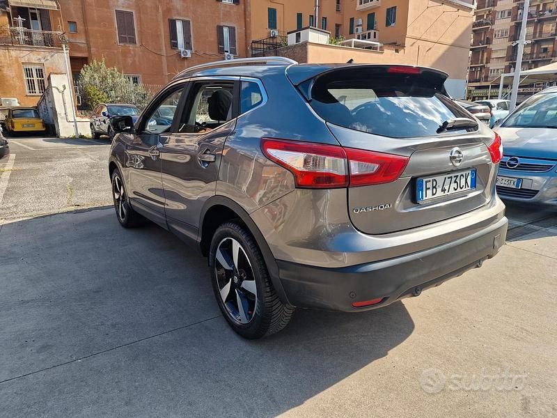 Usata Nissan Qashqai Tekna 131 CV (96 kW) 2015 Grigio SUV